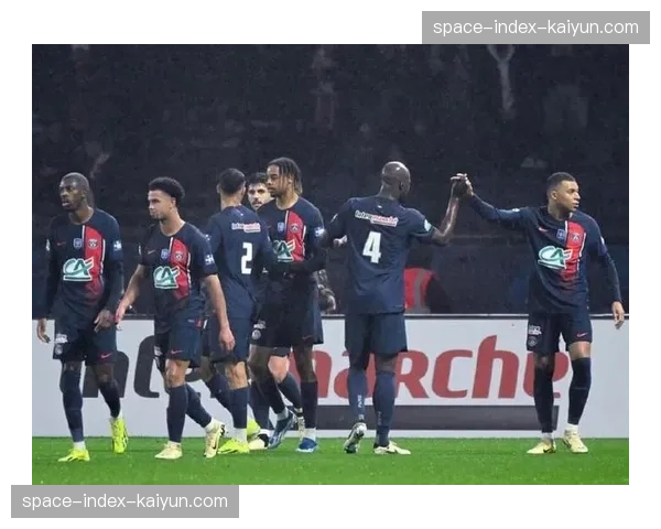 半场战报：巴黎圣日耳曼1-1暂平朗斯，姆巴佩点射破门
