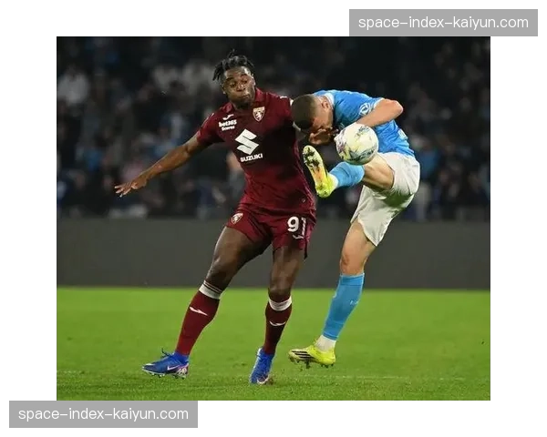 聚焦:在沉默中爆发——都灵队草根射手萨帕塔的逆袭之路 聚焦:在沉默中爆发——都灵队草根射手萨帕塔的逆袭之路